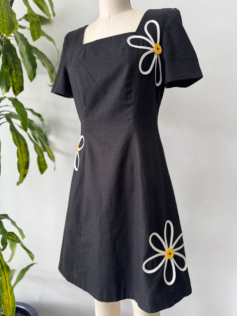 The cutest daisy dress