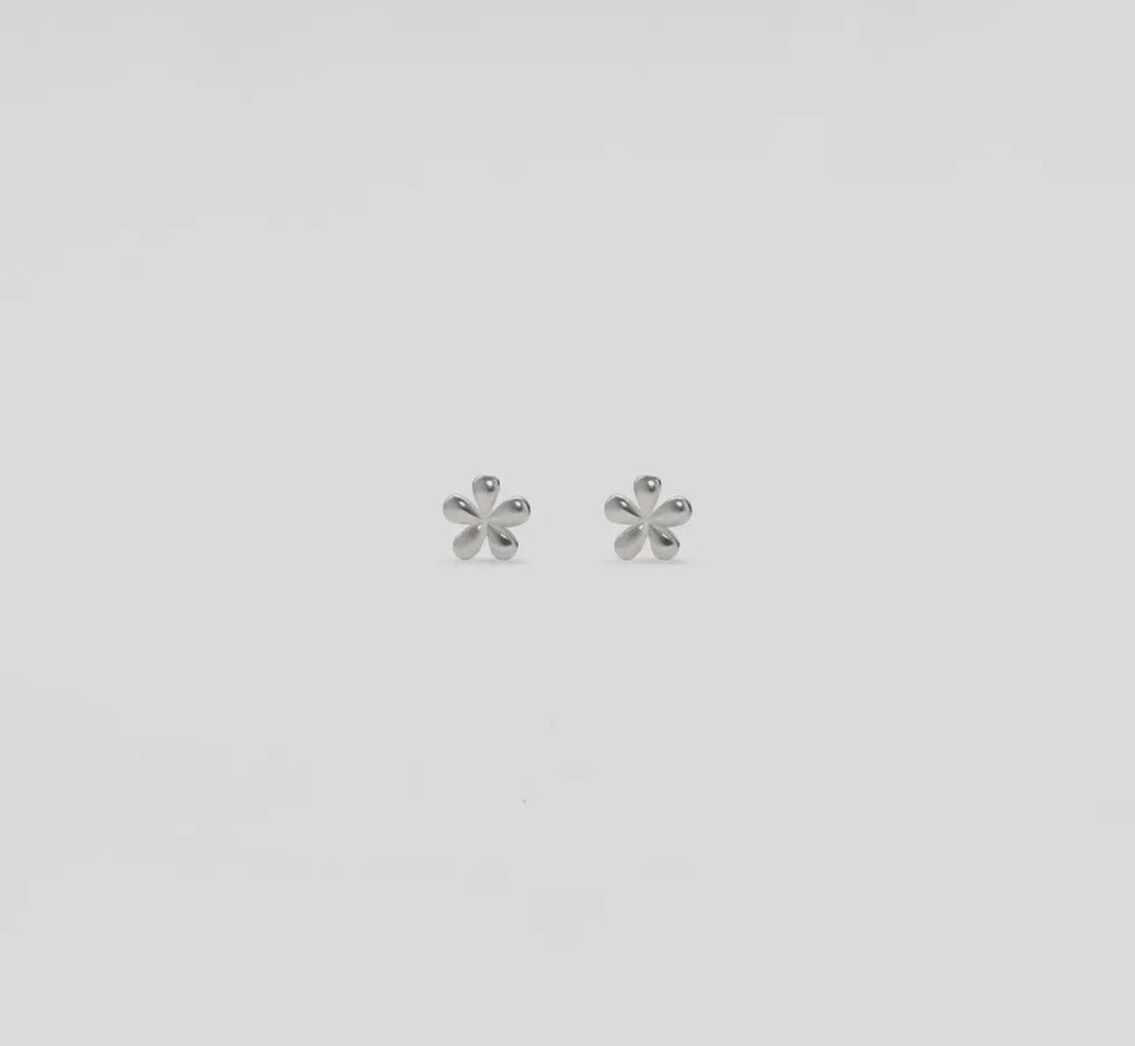 Flower stud earring | sterling silver