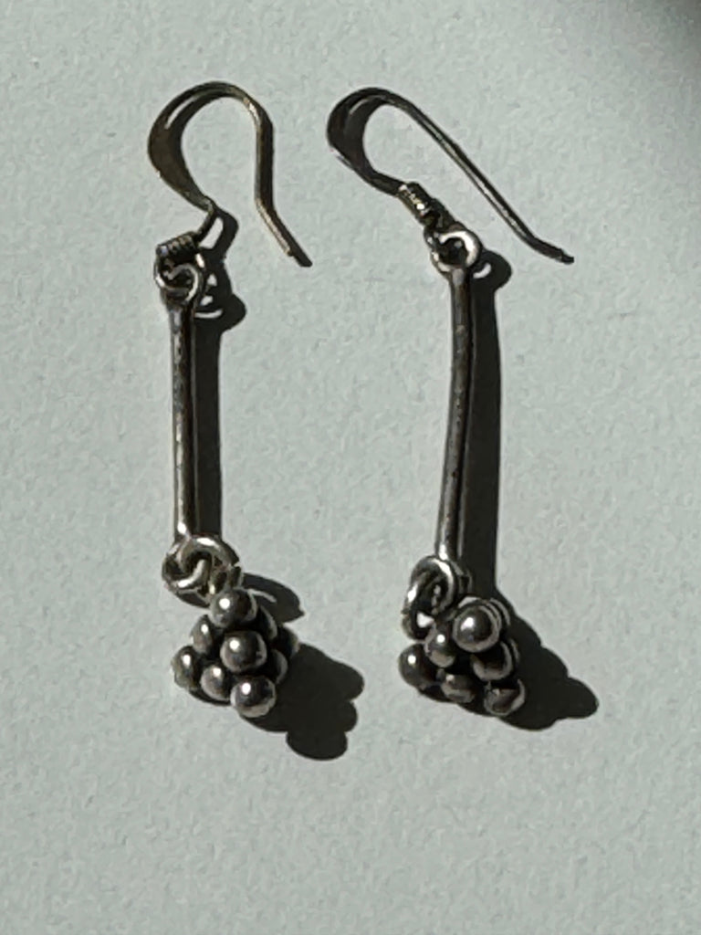 Sterling silver with a t dangle grapes earrings