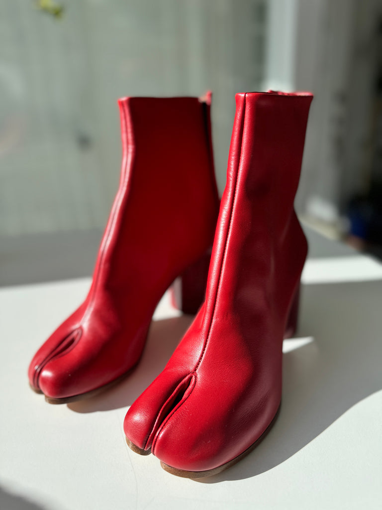 Maison Margiela tabi red leather ankle boots size 39 | 9