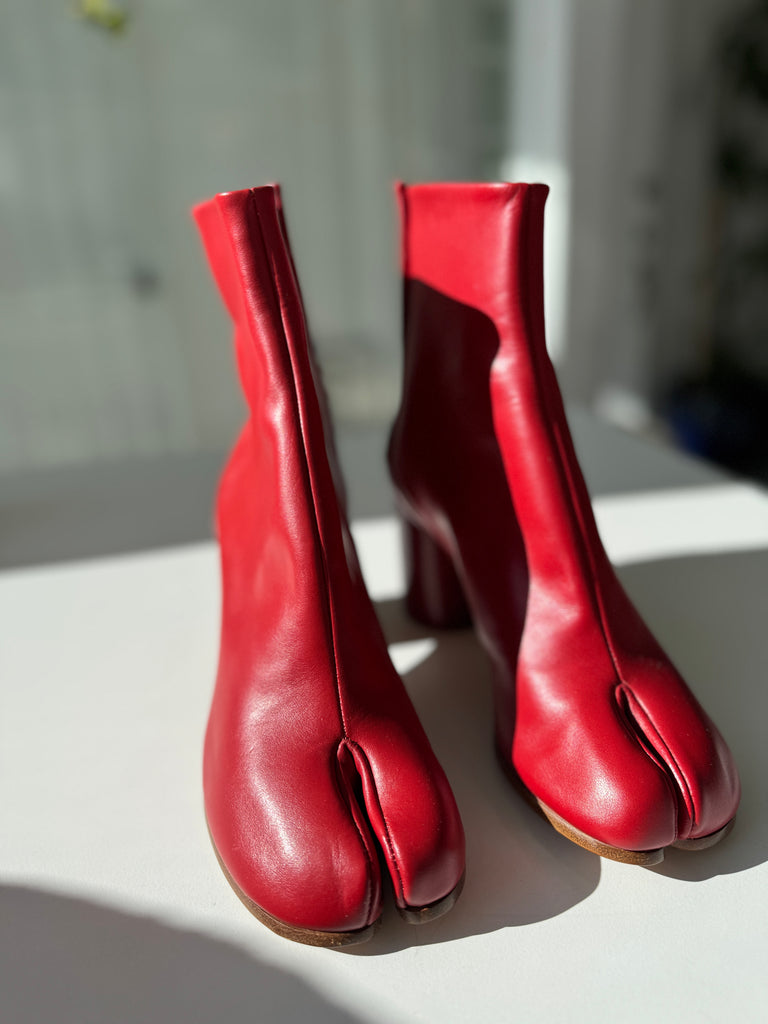 Maison Margiela tabi red leather ankle boots size 39 | 9