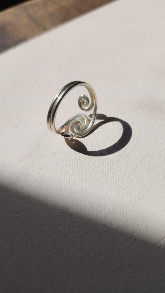 Vintage Sterling silver swirling ring size 11.5