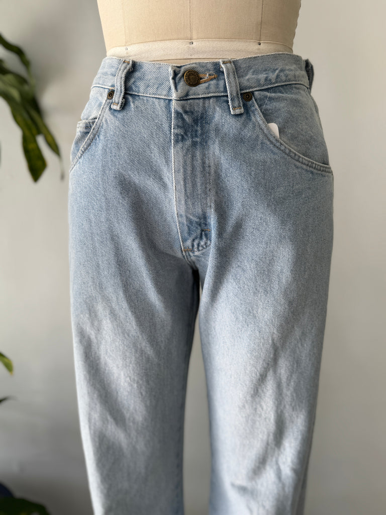 Light wash wrangler jeans waist 28/29