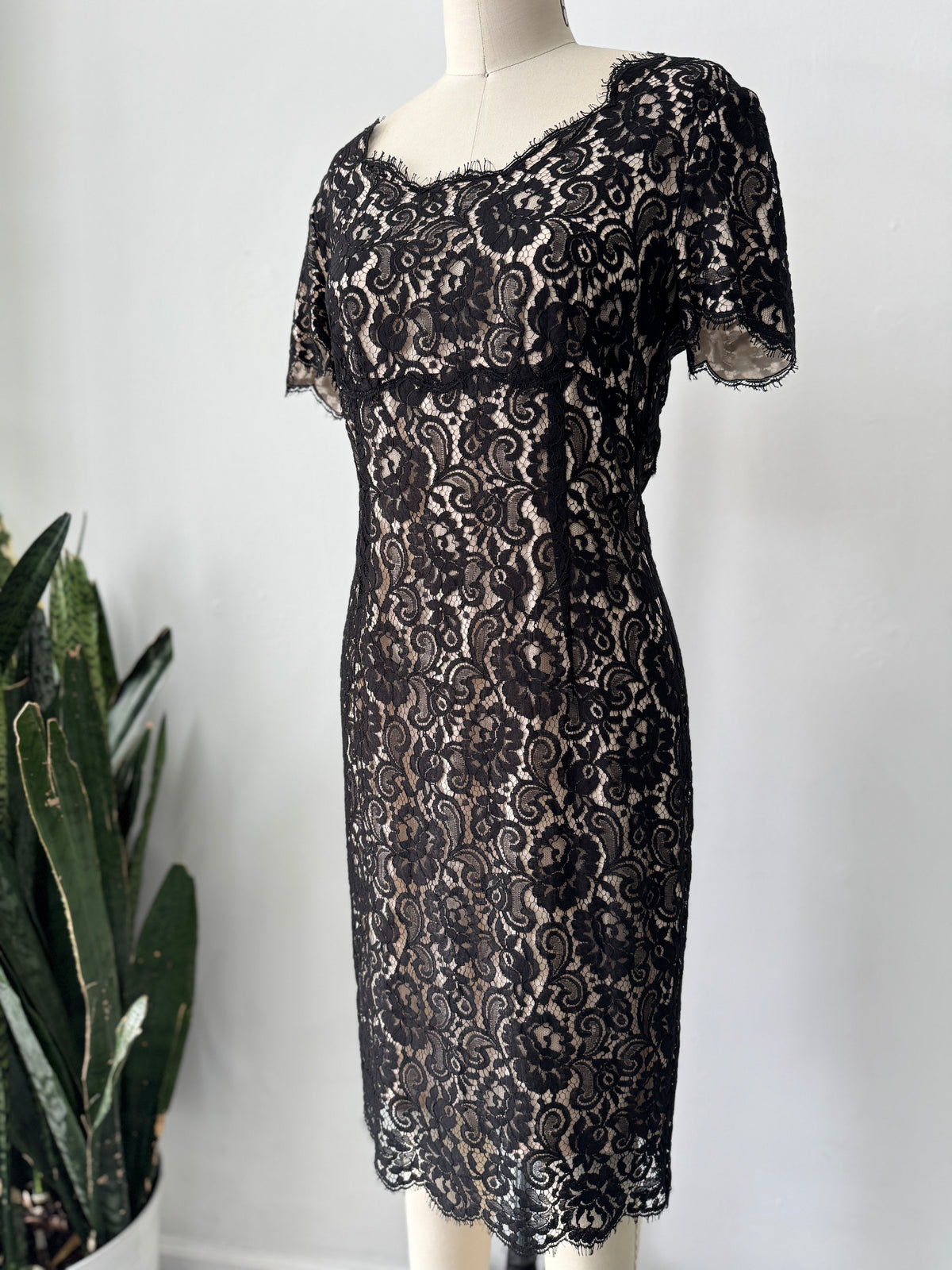 Designer ESCADA lace + silk dress | Pretty Penny Clothing Designer ESCADA lace + silk dress | Pretty Penny Clothing