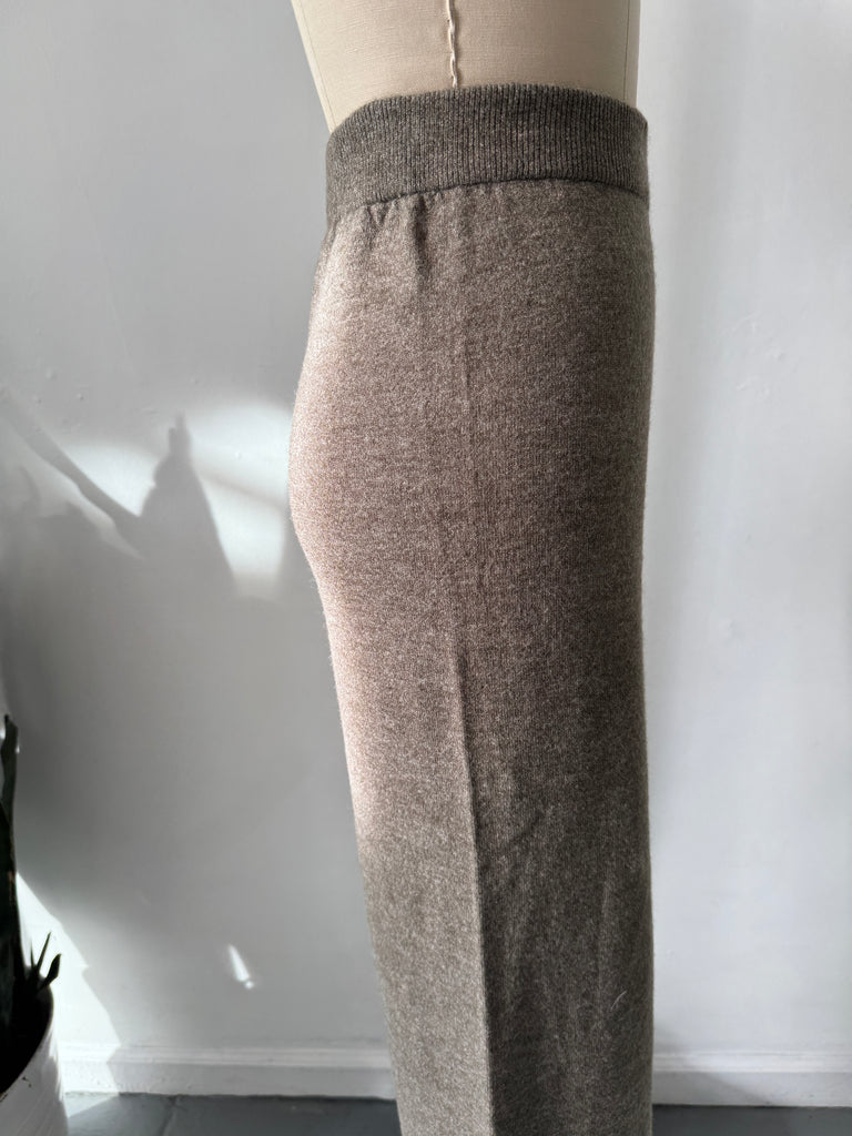 Neutral color knit high waist pants