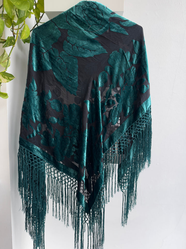 Velvet shawl