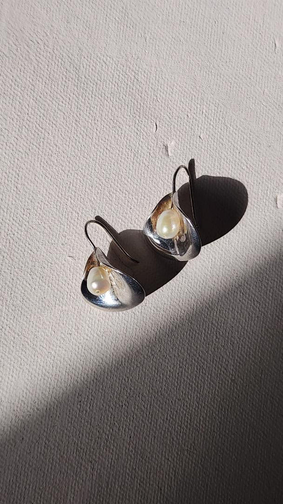 Vintage designer sterling freshwater pearl calla lily earrings