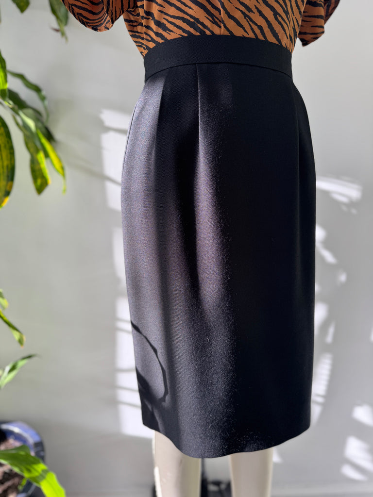 Vintage pencil skirt waist “28”