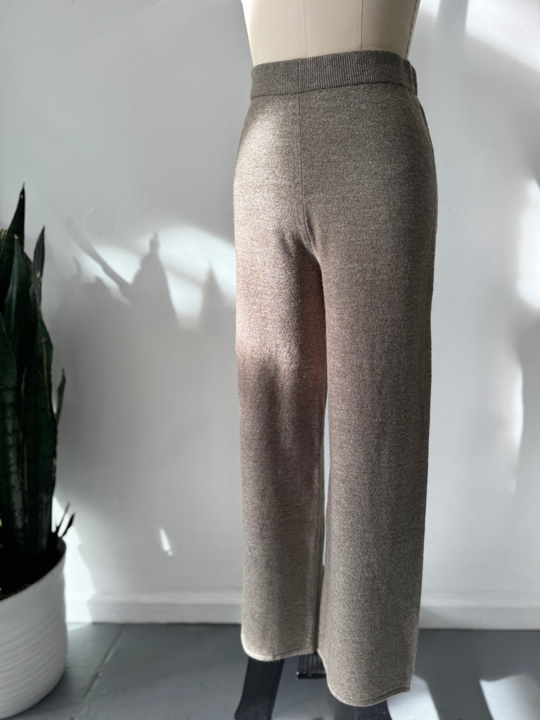 Neutral color knit high waist pants