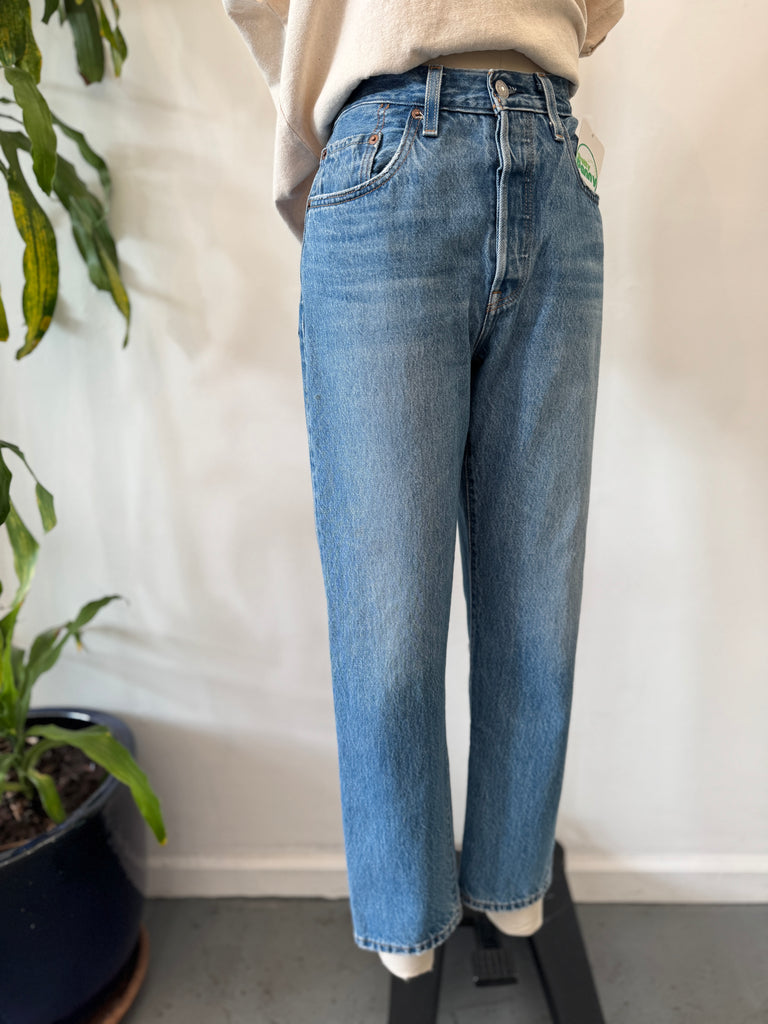 Levi 501 button fly jeans waist “27”