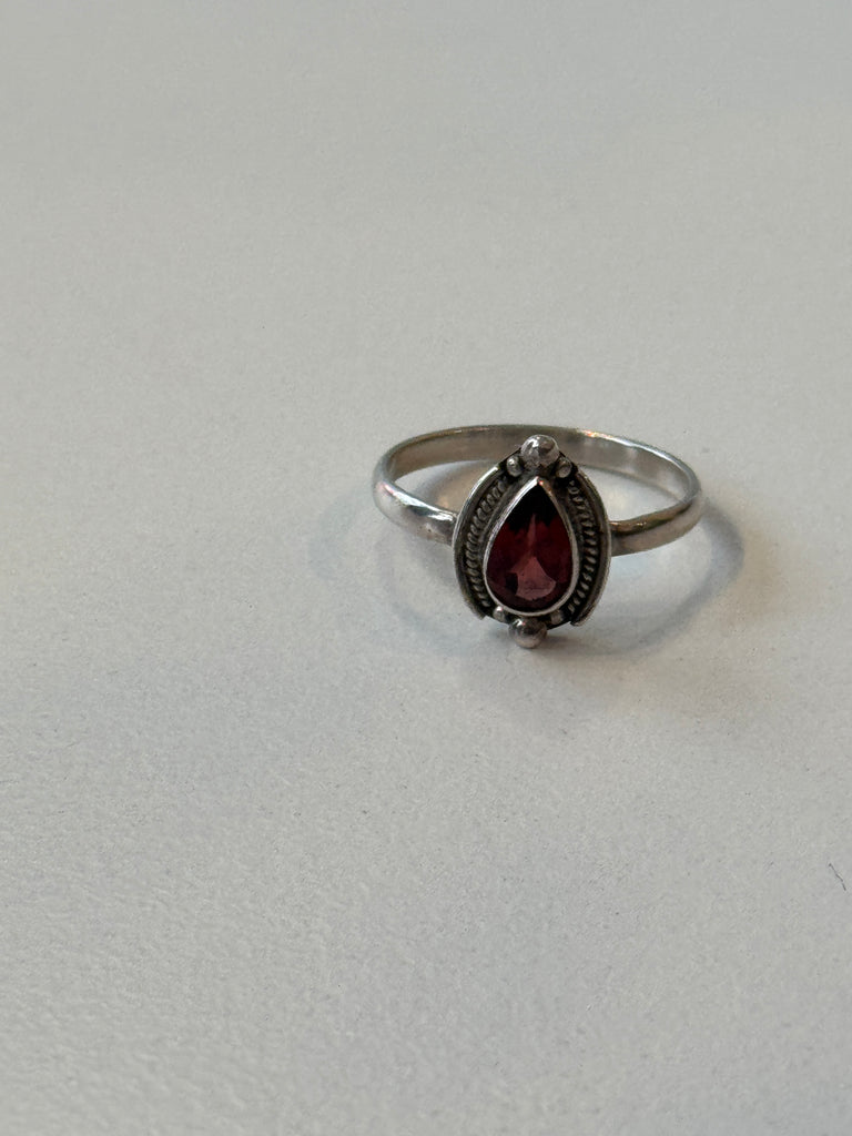 Garnet and Sterling silver ring 7.5