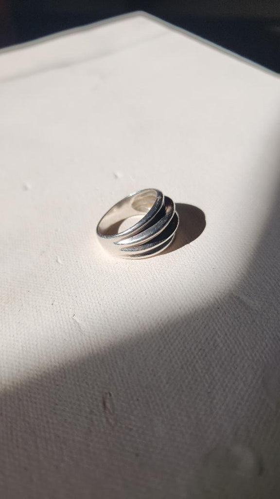 Vintage sterling silver architectural ridged ring size 7.5