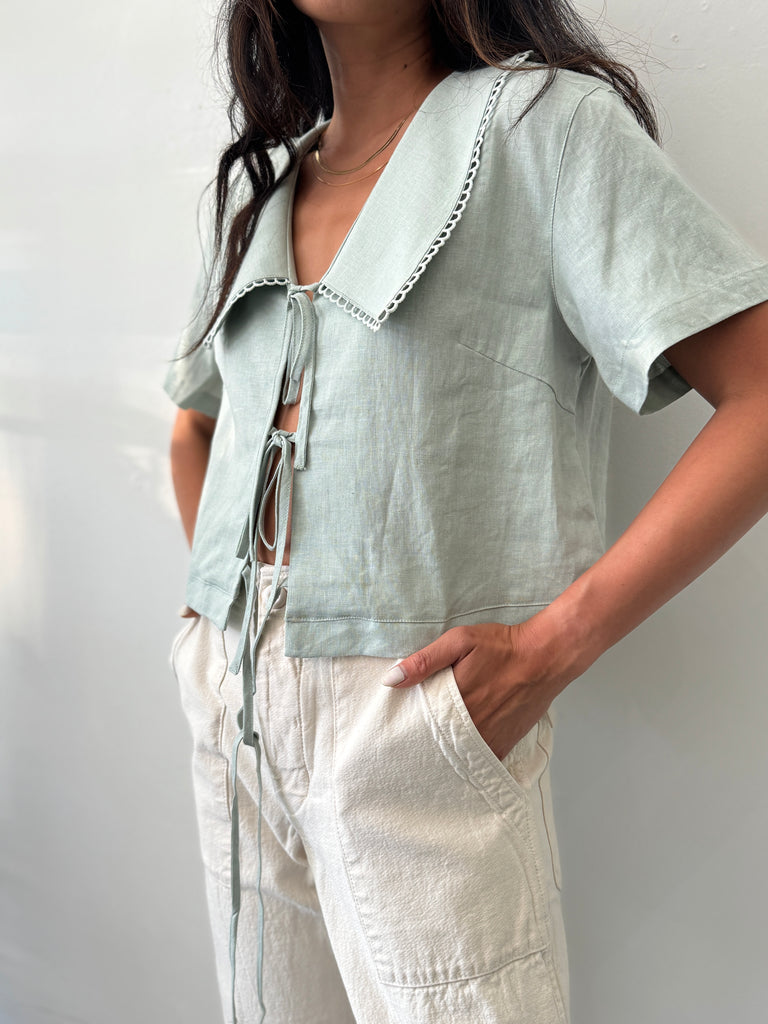 Collared cotton/linen tie front top