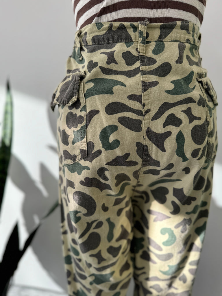 Vintage camo pants waist “38-42”