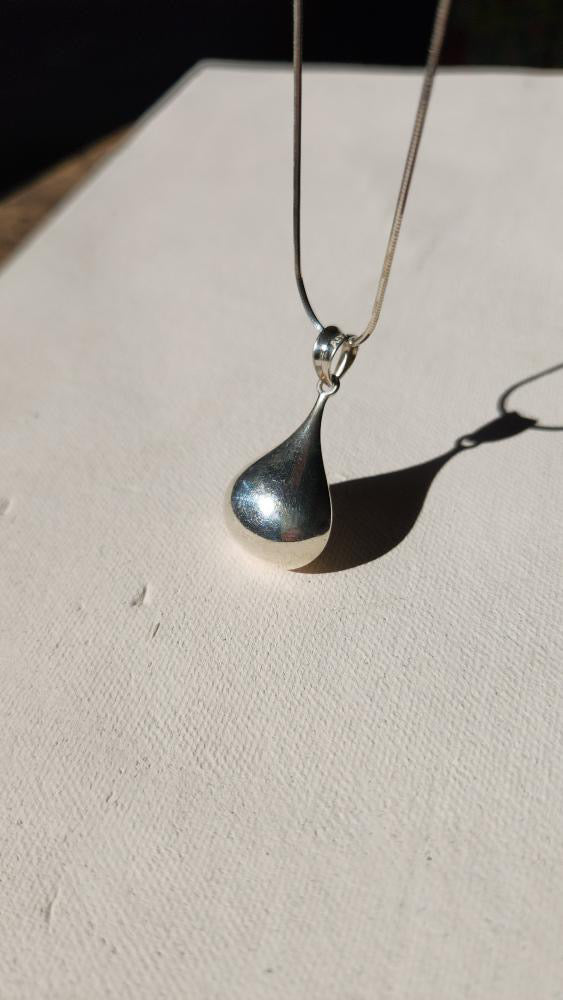 Vintage sterling silver liquid pendant on liquid chain