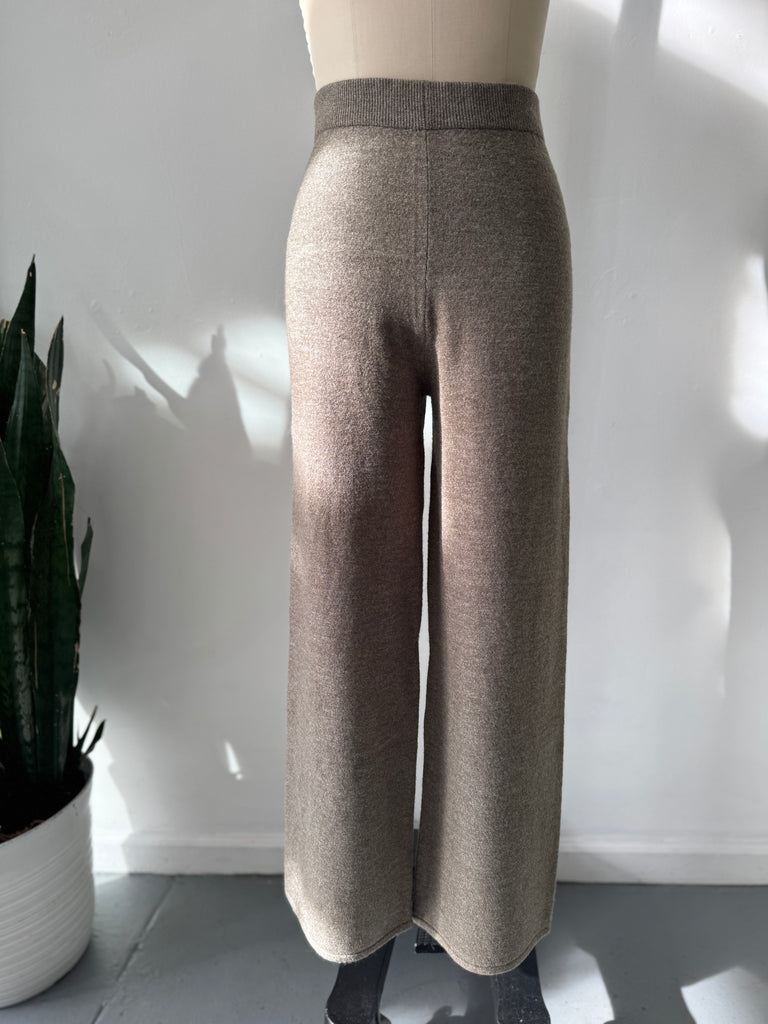 Neutral color knit high waist pants