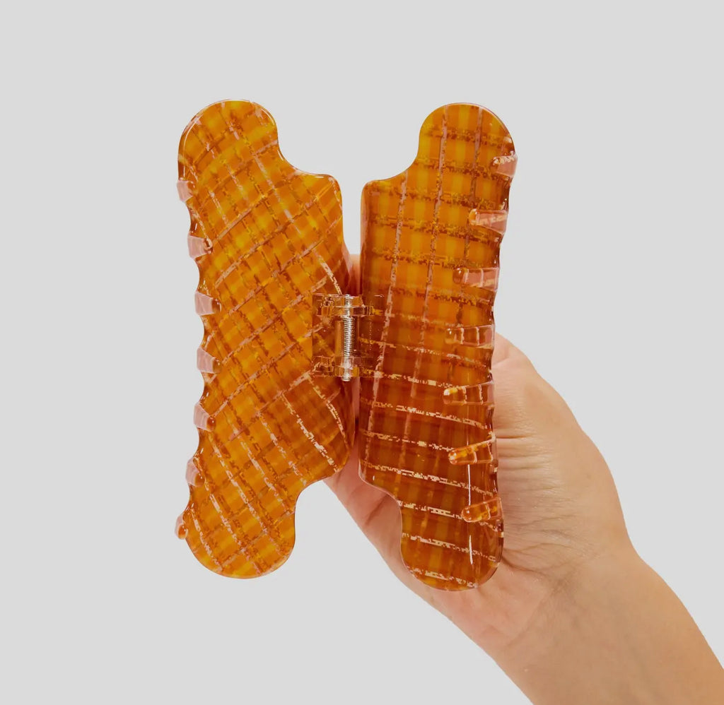 CHUNKS | nimbus claw in caramel plaid