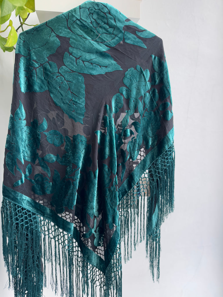 Velvet shawl