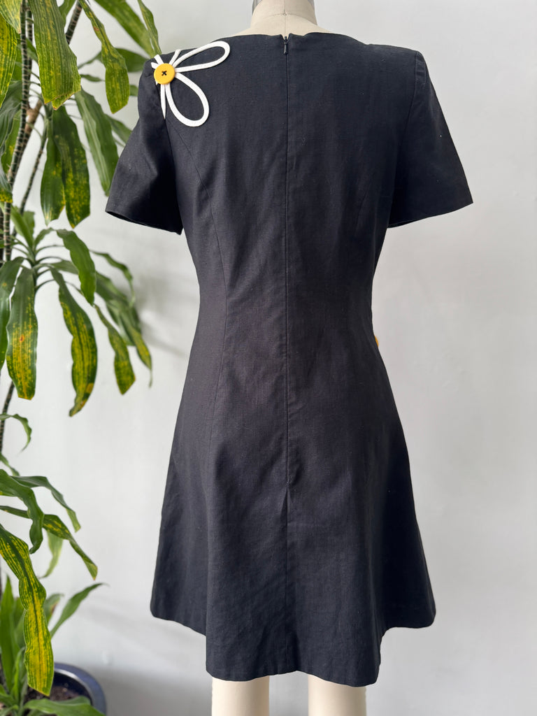 The cutest daisy dress