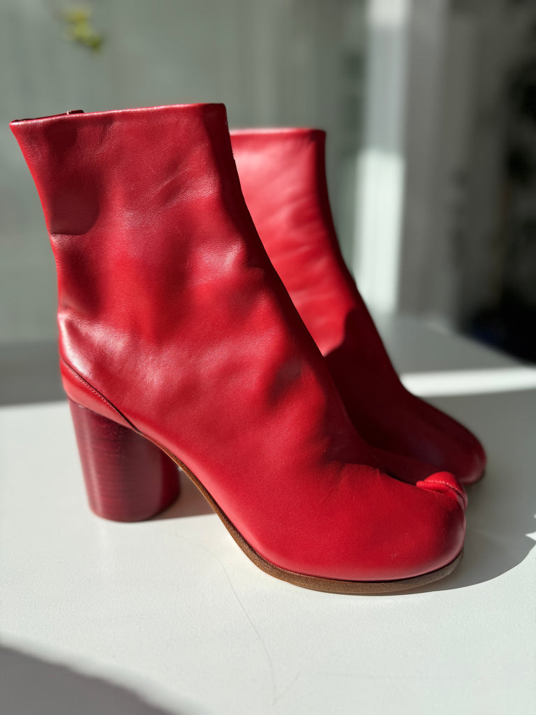 Maison Margiela tabi red leather ankle boots size 39 | 9