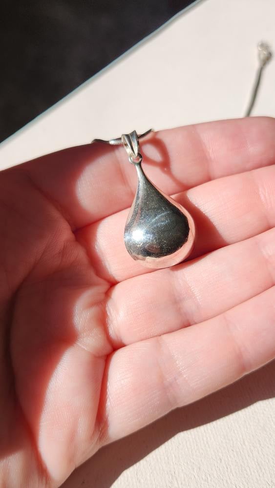 Vintage sterling silver liquid pendant on liquid chain