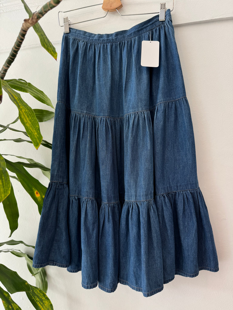 Vintage denim skirt waist “28”