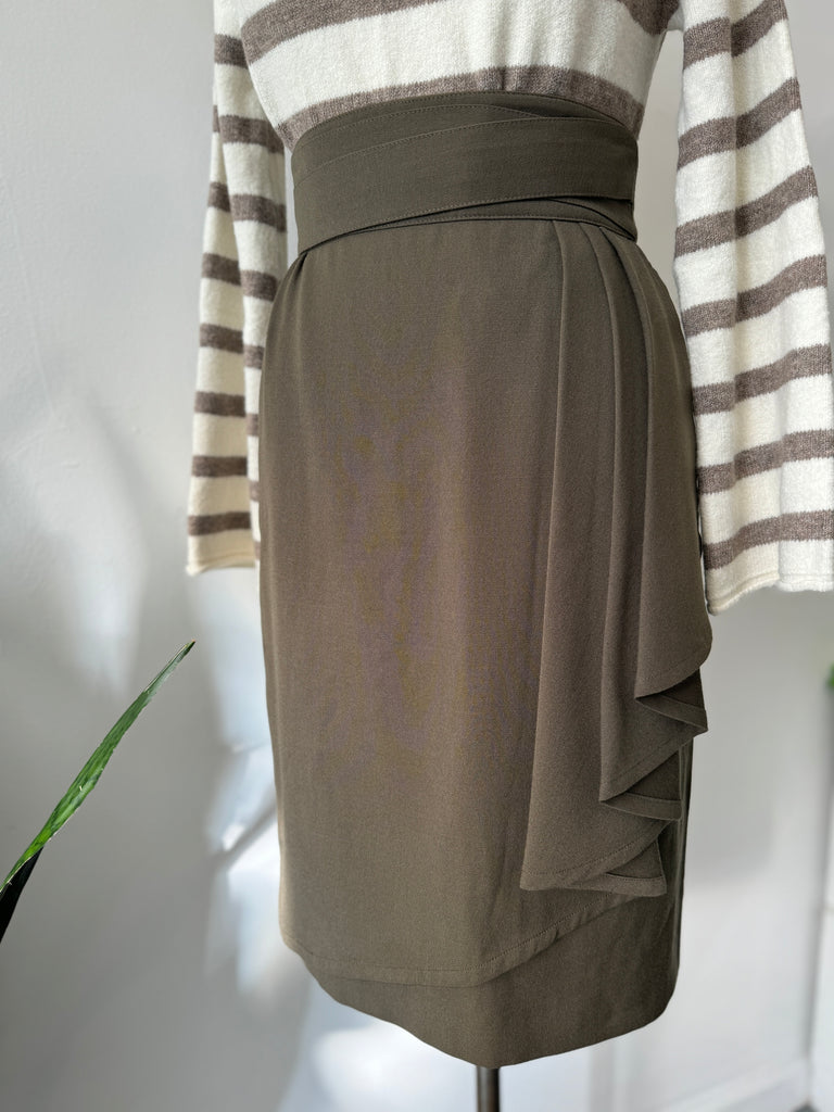 Designer ESCADA skirt waist “28”