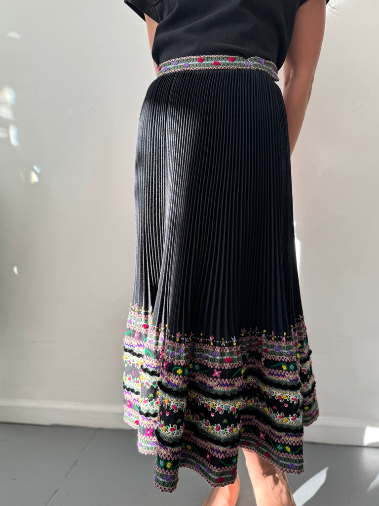 Incredible vintage skirt waist "28-30"