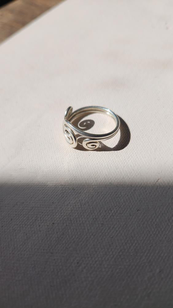 Vintage Sterling silver swirling ring size 11.5