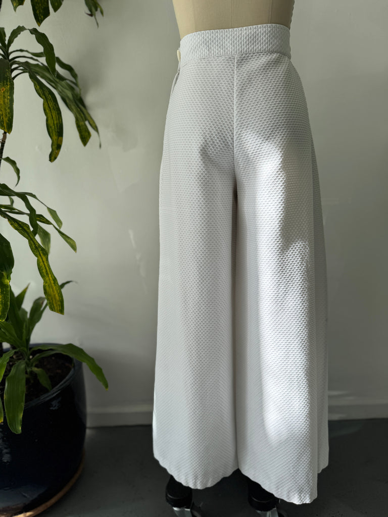 Bobbie Brooks high waist textured bell bottom pants