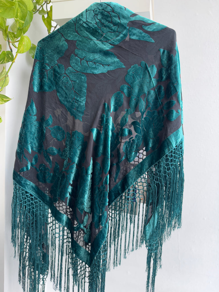 Velvet shawl