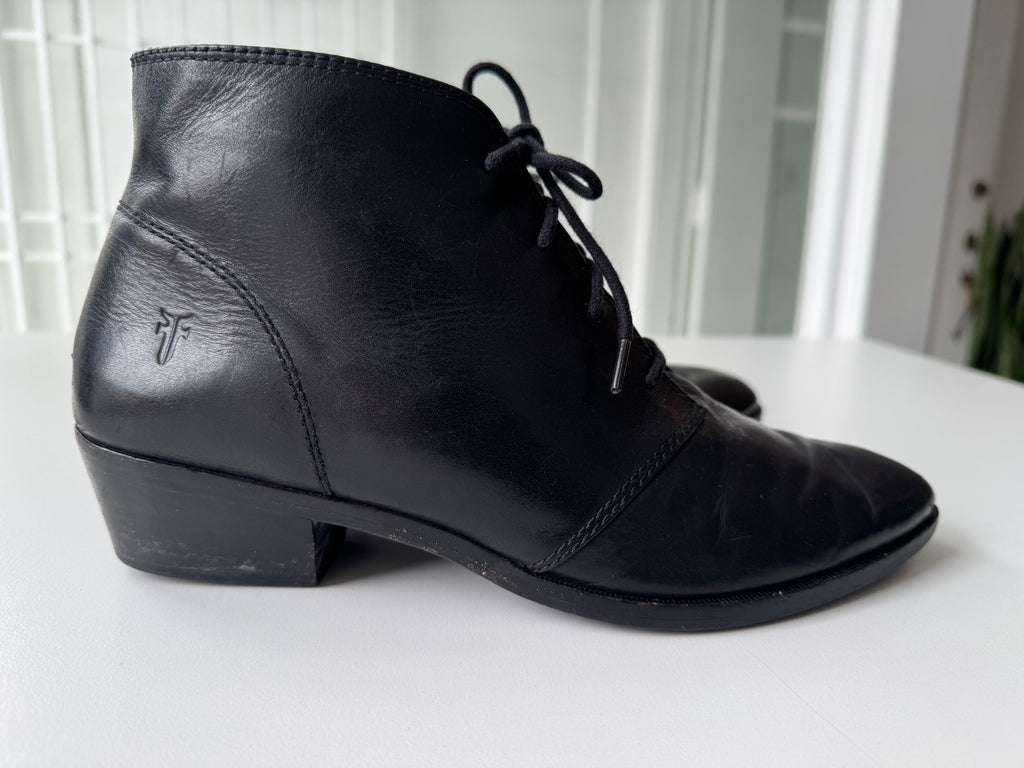 FRYE leather ankle boots size 10 M