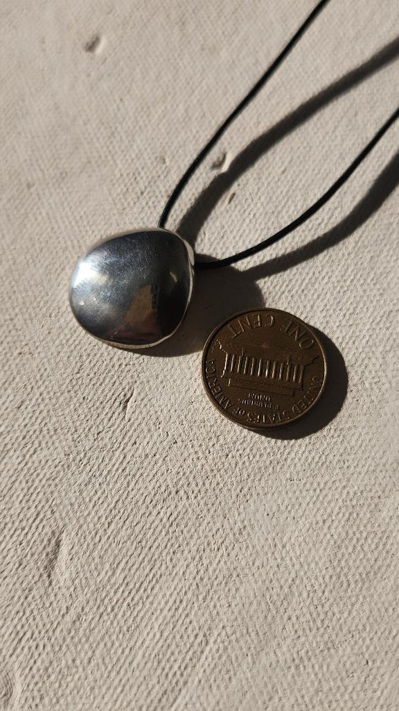 Vintage Sterling shell - like dollop pendant 18.25