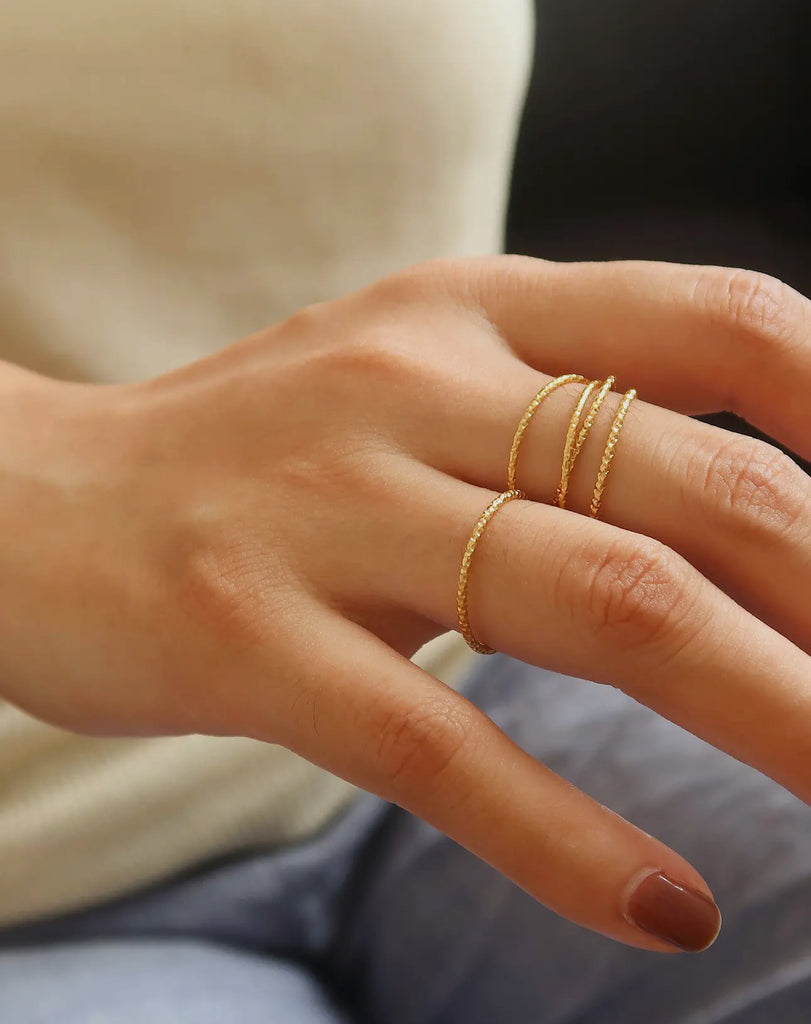 Minimal twist stacking ring