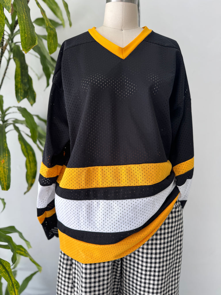 Oversized athletic net shirt