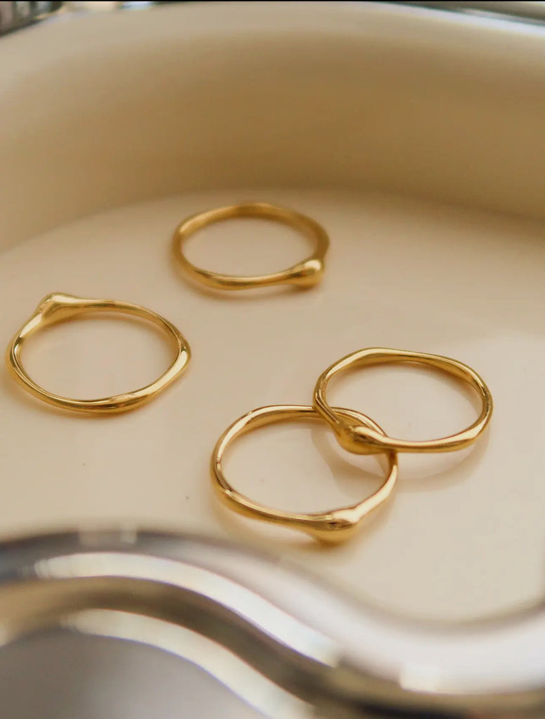 Minimalist band ring