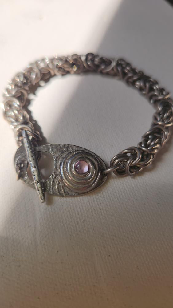 Vintage bracelet with unique features