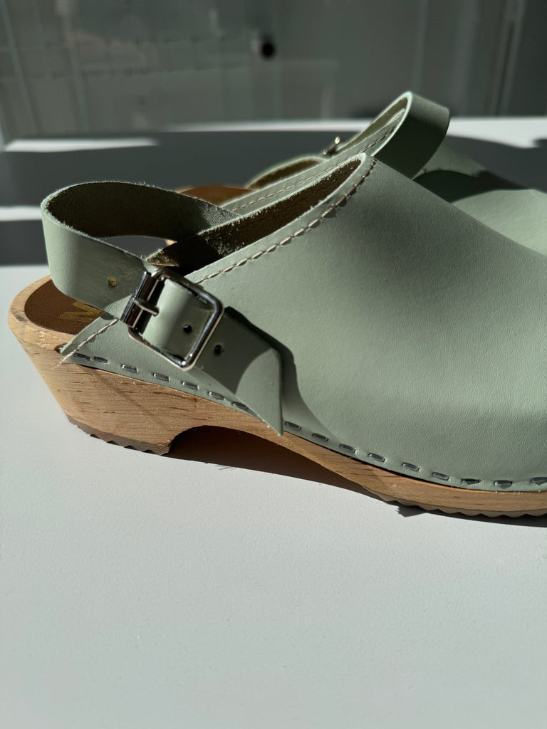Leather MIA CLOGS SIZE 8