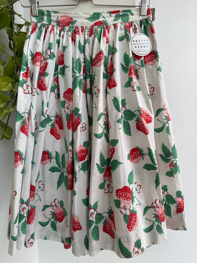 Vintage strawberry novelty skirt waist “26/27”