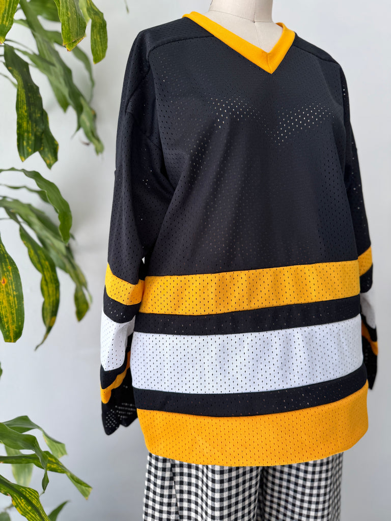 Oversized athletic net shirt