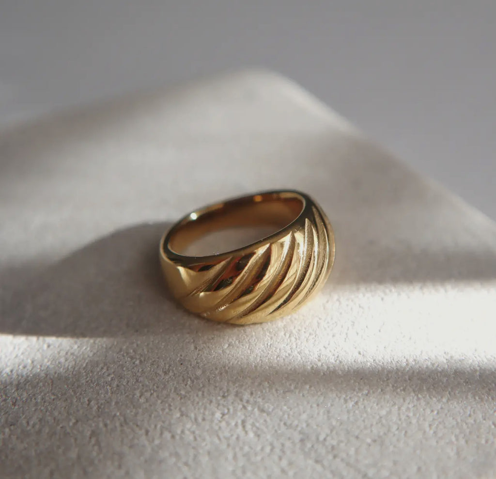 Ribbed Ring size 6