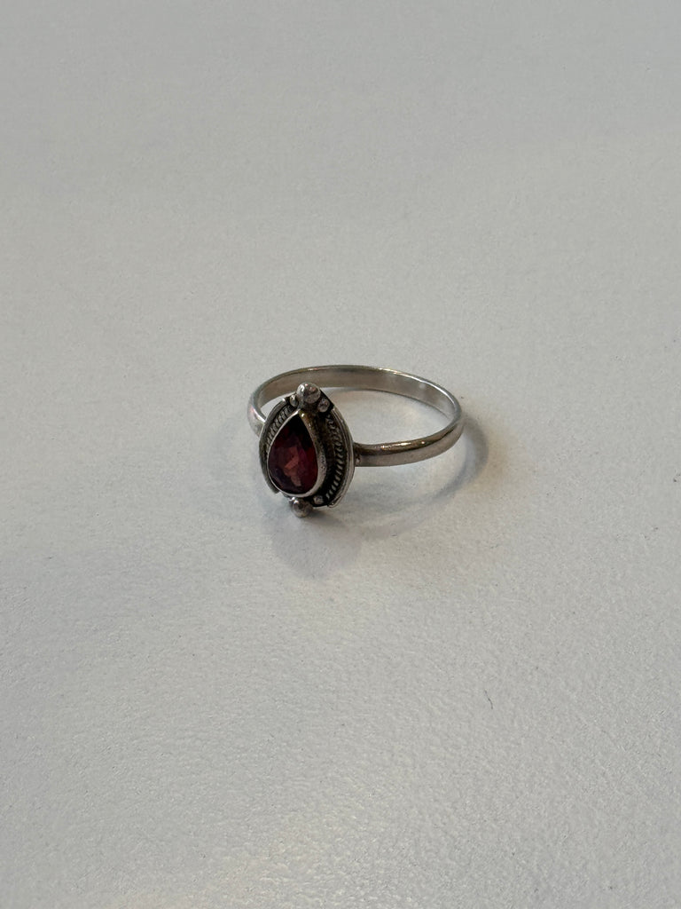 Garnet and Sterling silver ring 7.5