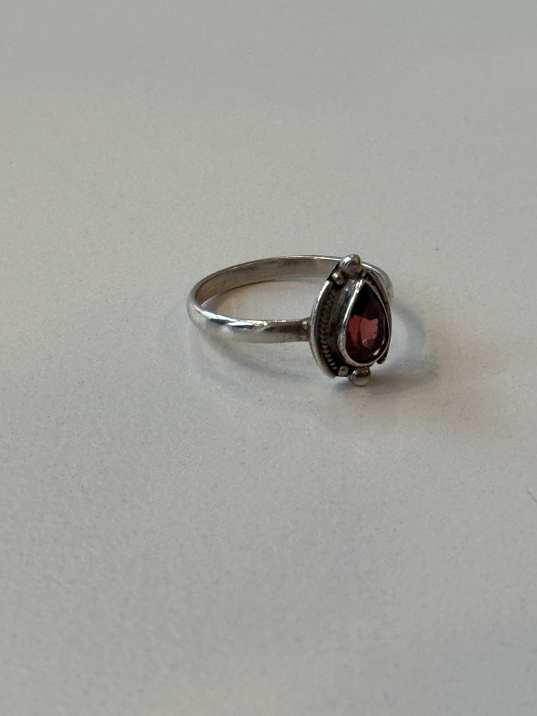 Garnet and Sterling silver ring 7.5