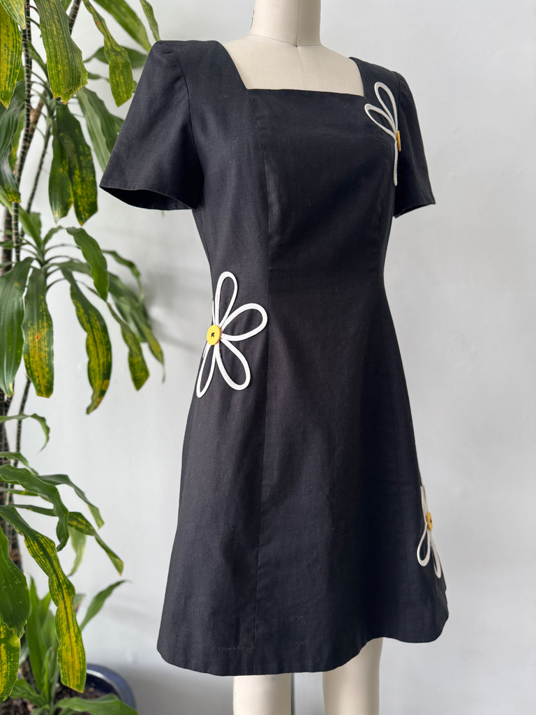 The cutest daisy dress