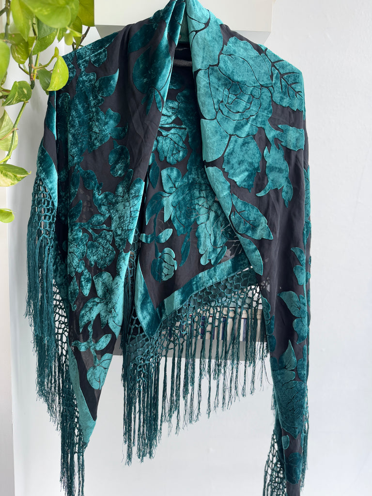 Velvet shawl