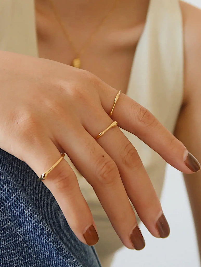 Minimalist band ring