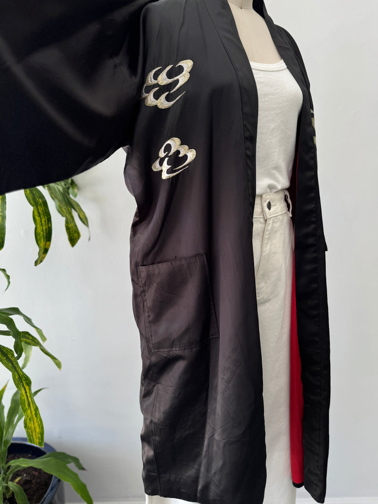 Embroidered dragon embroidered outerwear made in Japan