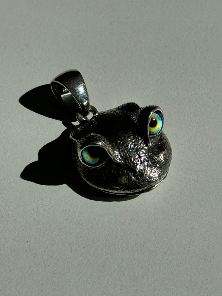 Sterling silver vintage frog pendant