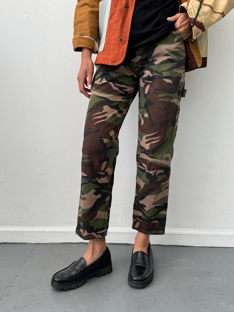 Vintage camo pants waist “26/27”