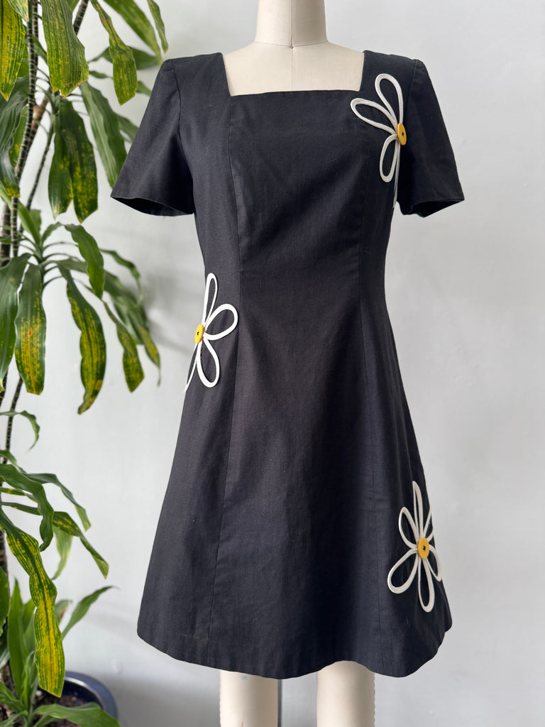 The cutest daisy dress